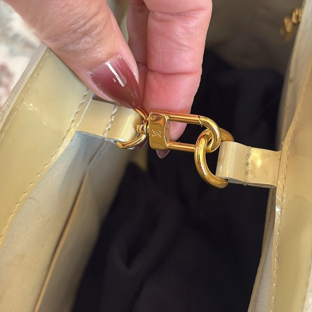 LOUIS VUITTON Wilshire MM Tote Bag Dune Tan Ivory Patent Leather Vernis Dust bag - Picture 12 of 16